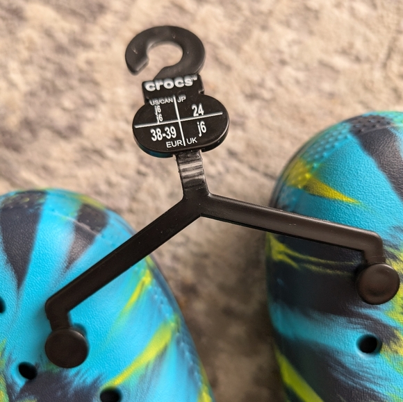 Youth Crocs Classic lined Tie dye marble NWT Kids 6 - Picture 4 of 8